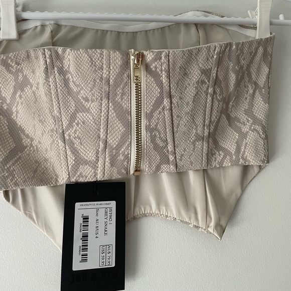 ^Snake print back zip up strapless crop top^ - Picture 2 of 3